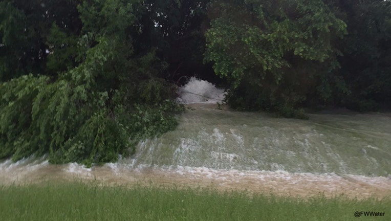 843f9f6f-FW Water Main Break_1460984591569.jpg