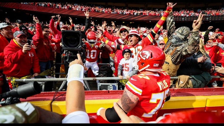 872e0fde-Tyreek Hill_1542146086379