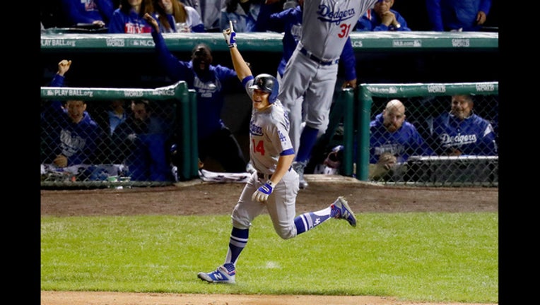 89944c8b-Hernandez Dodgers NLCS_1508470738774