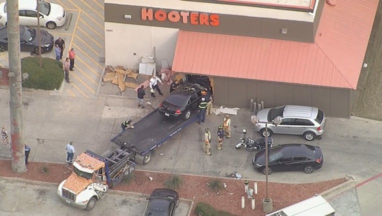 9726b9a1-Sky 4 Car into Hooters