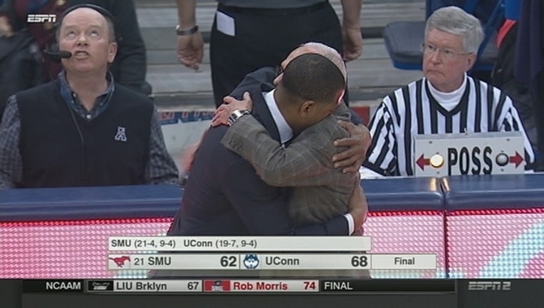 9f043d16-UConn Beats SMU_1455852296837.jpg