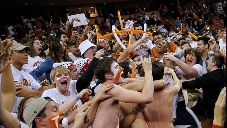 Texas upsets OU_99196645_1517710104262