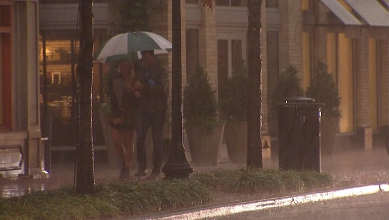b61cd76b-SUNDANCE SQUARE RAIN UMBRELLA