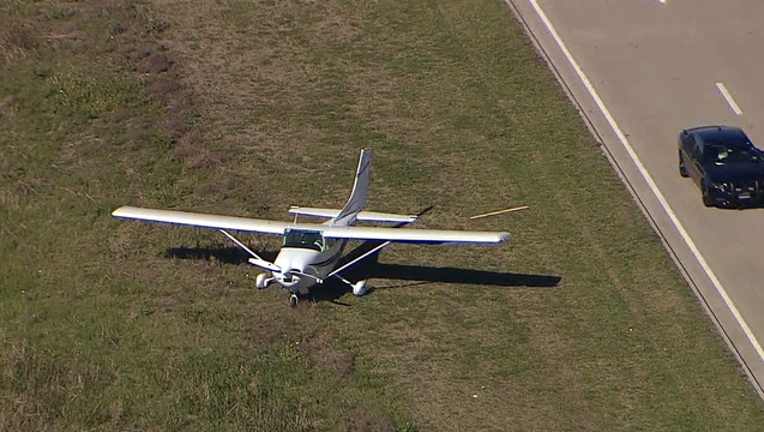 b65fa889-plane lands near 121