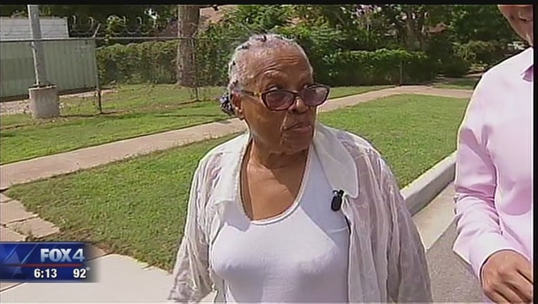 b73dc9cf-90_Year_Old_Woman_walks_to_DC_for__Junet_0_20160831014530