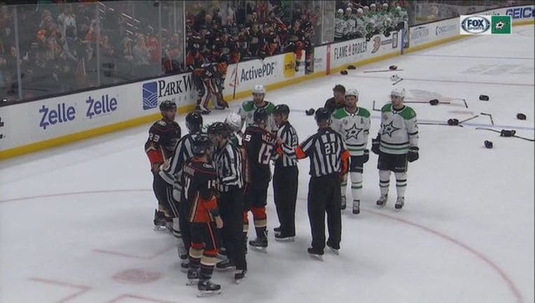 ba0cf3ec-Stars Ducks Fight_1519319084556.jpg.jpg