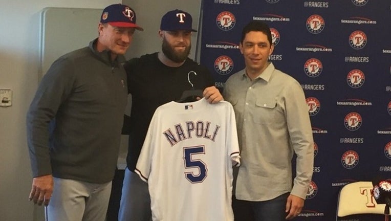 Mike Napoli, Rangers working on another reunion