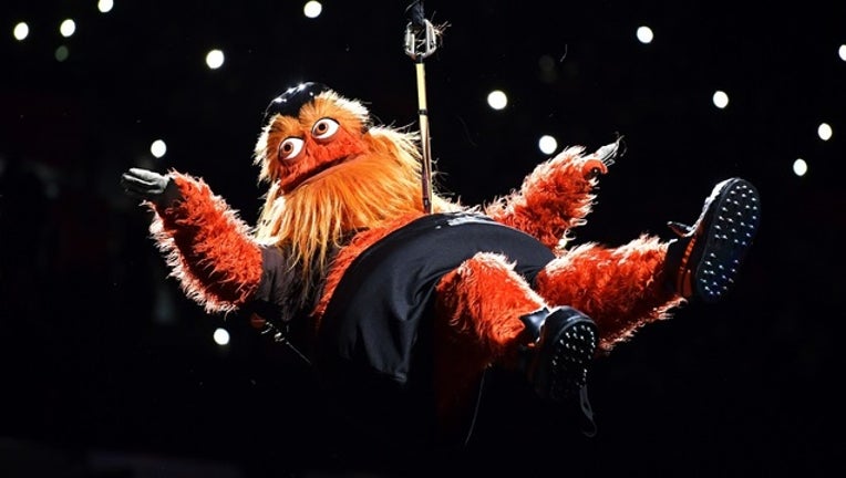 c276e43a-GETTY_gritty_flyers_032019-401096