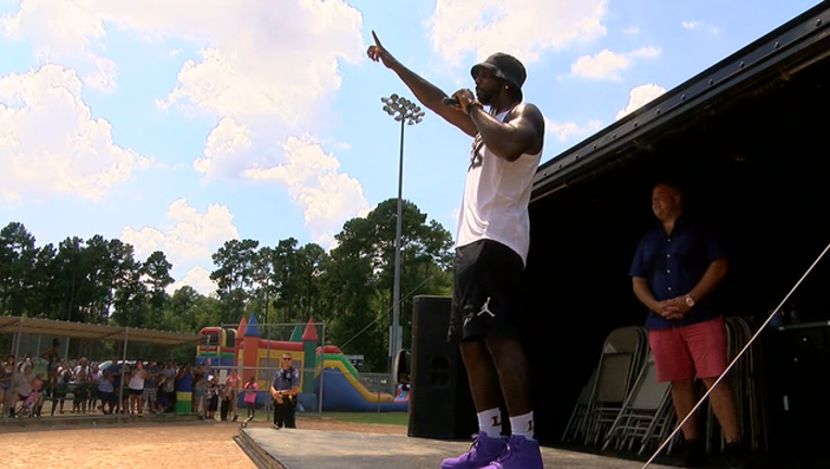 d85648bb-DEZ BRYANT LUFKIN BBQ
