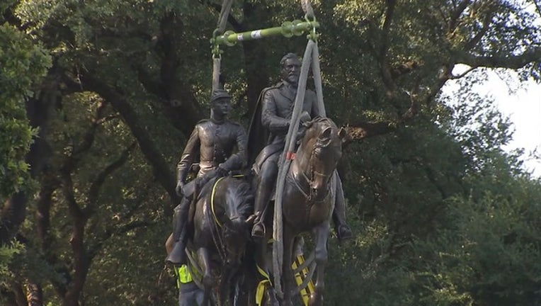 d94ebbe8-5P H2-ROBERT E LEE STATUE_00.00.01.26_1558561108415.png.jpg