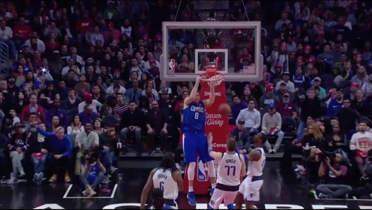dab06246-Mavs vs Clippers_1545375511589.png.jpg