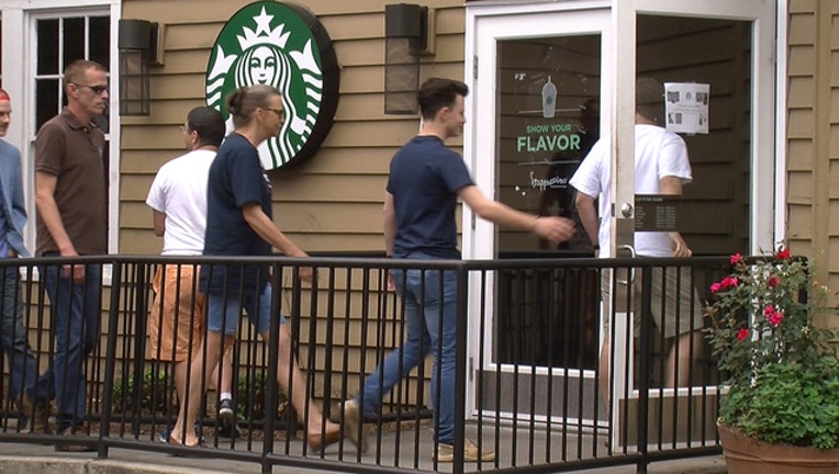 dcdaee7f-starbuckssitin0_1498339182383-403440.jpg