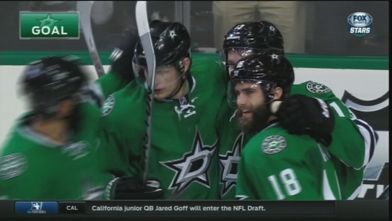 e17f9edd-Stars Beat Predators_1451620567624.jpg