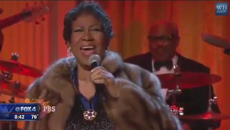 e4bfbd57-TMZ__Aretha_Franklin__Demi_Lovato_0_20180814135020