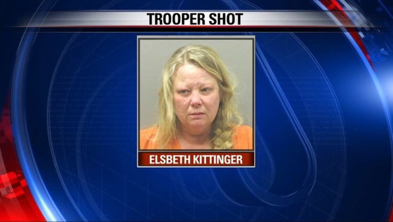 V-FW WOMAN SHOOTS AR TROOPER 10P_00.00.01.00_1522758923542.png.jpg