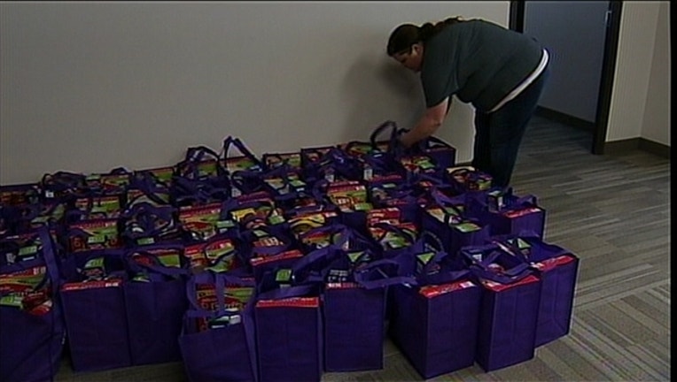 f5d1629e-S-HOLIDAY MEAL BAG STUFFING_1481567849455.jpg