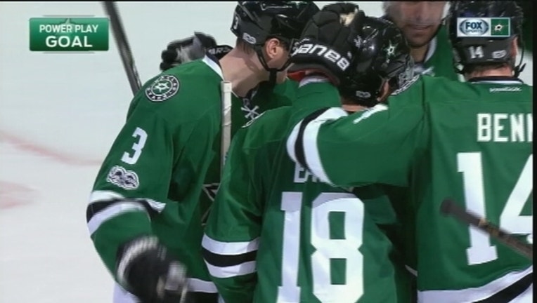 f84aeedf-STARS BEAT HURRICANES_1486853324227.jpg