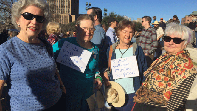 fb86cf55-Texas-Muslim-Capitol-Day_1485880276173-407693.gif
