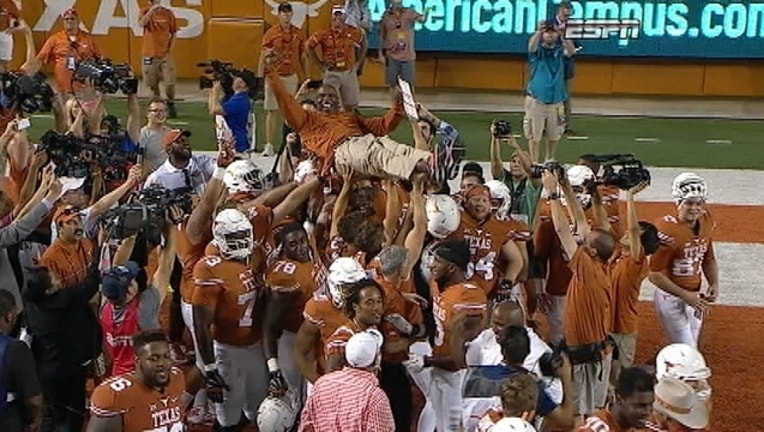 Charlie Strong celebration_1473108140012.jpg