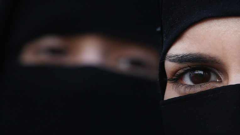 febec99b-GETTY_hijab_042919_1556554004206-402429.png