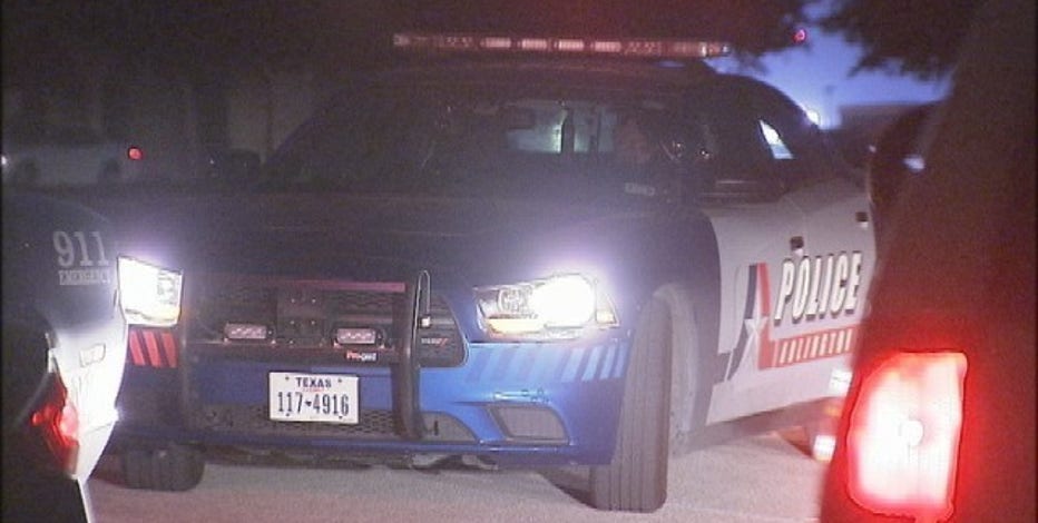 Meetup to buy rare coins ends in theft, shooting in Parks Mall parking lot, Arlington police say