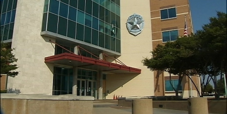 2 Dallas police officers on leave after arrests