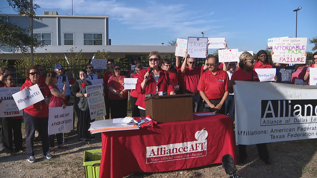 Dallas ISD teachers protest merit pay system