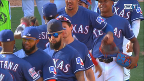 Rangers close out ballpark with 6-1 win over AL East champ Yankees