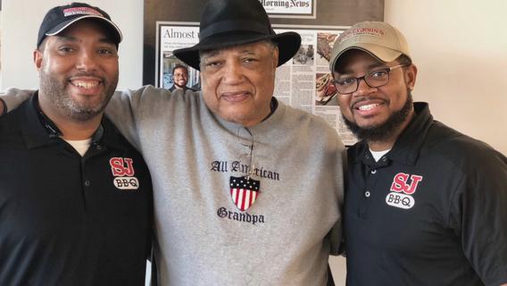 'Smokey' John Reaves, founder of Smokey John's Bar-B-Que, dies at 74