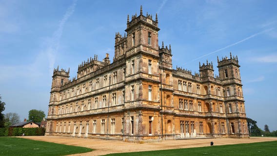 ‘Downton Abbey’ fans will get a chance to stay in the real-life castle for 1 night through Airbnb