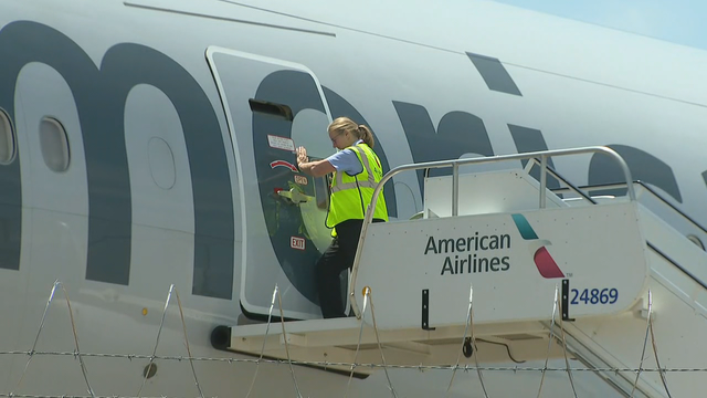 Ezekiel Elliott not on team plane as Dallas Cowboys head to Oxnard for training camp