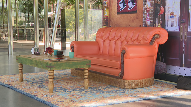 Couch from 'Friends' coming to Dallas' Klyde Warren Park, Reunion Tower
