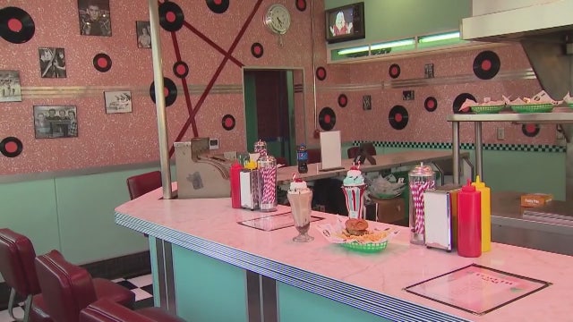'Peach Pit' pop-up diner opens in West Hollywood