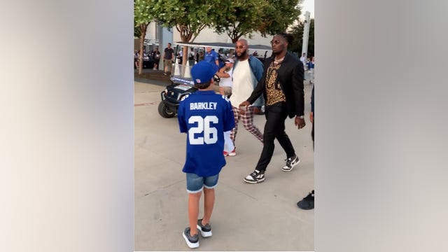 Cowboys' DeMarcus Lawrence defends not signing autograph for young Giants fan after dad's criticism goes viral