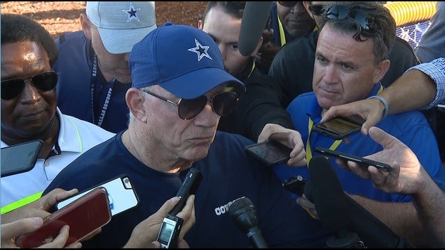 Cowboys' Jerry Jones seems worry-free over Elliott holdout