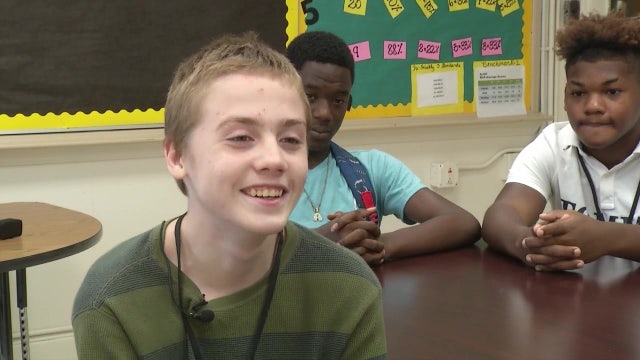 Classmates give their own clothing and shoes to student bullied for wearing same clothes