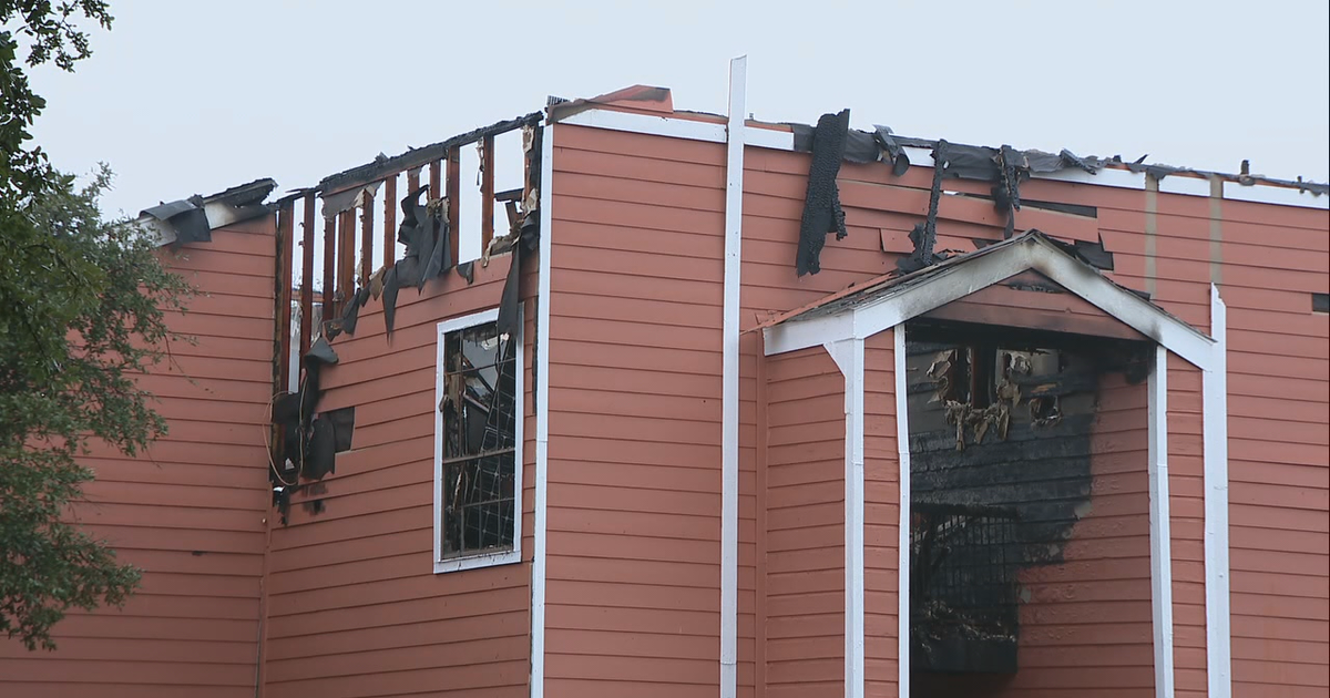 Several displaced by apartment fire in Dallas on Thanksgiving | FOX 4 ...