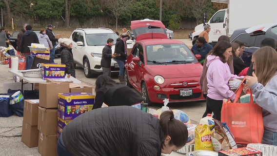 Frisco Family Services helps give Thanksgiving meals to those in need