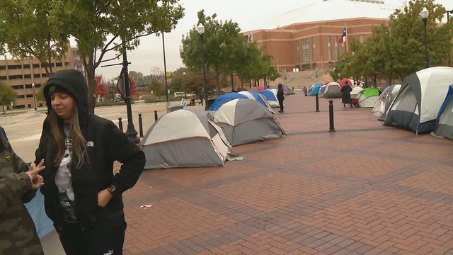 Twenty One Pilots fans brave the cold outside Dickies Arena