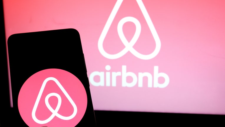 INDIA - 2019/07/17: In this photo illustration a Hospitality service provider application airbnb logo seen displayed on a smartphone. (Photo Illustration by Avishek Das/SOPA Images/LightRocket via Getty Images)