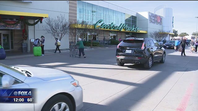 Last-minute shoppers fill grocery stores on Christmas Eve