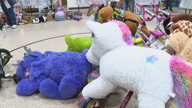 Local charity lets North Texas families in need pick out Christmas gifts to give to their kids