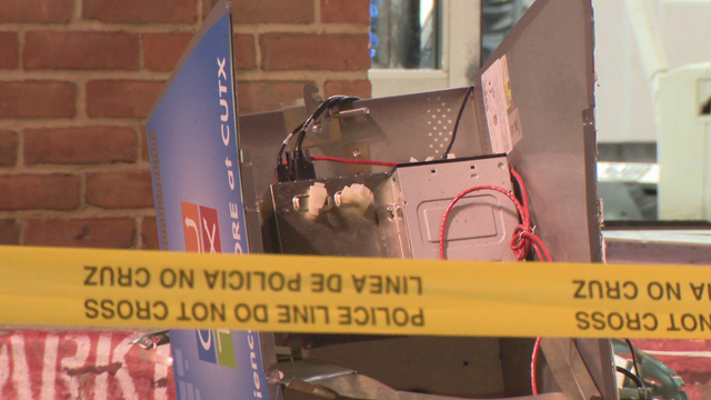 Thieves smash through Oak Lawn Walgreens to grab ATM