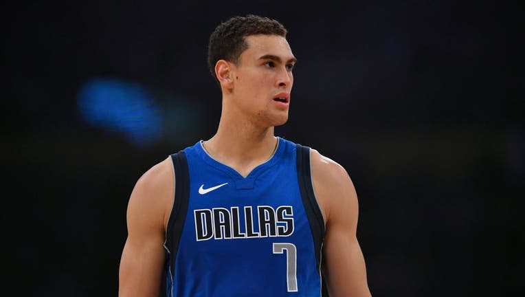 Quem nunca? 😅 Dwight Powell, astro do Dallas Mavericks, agindo natura, dwight powell