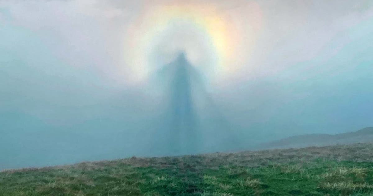 Incredible 'angel in the sky' caught on camera thanks to weather ...