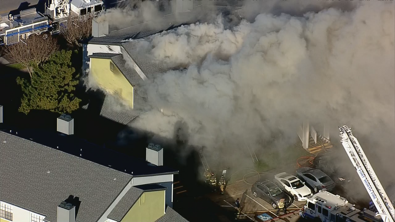 Crews battle threealarm apartment complex fire in Fort Worth FOX 4