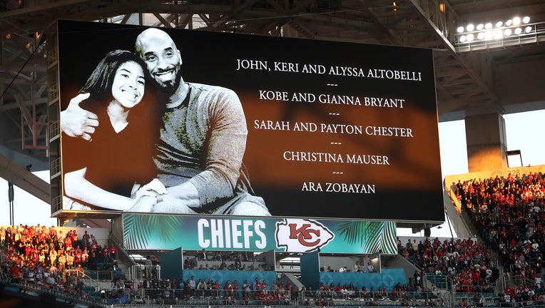 MIAMI, FLORIDA - FEBRUARY 02: The San Francisco 49ers and the Kansas City Chiefs observe a moment of silence to honor former NBA player Kobe Bryant and his daughter, Gianna Bryant, prior to Super Bowl LIV at Hard Rock Stadium on February 02, 2020 in Miami, Florida. (Photo by Ronald Martinez/Getty Images)