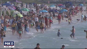 Despite warnings, mass closures, Pinellas County beaches remain open