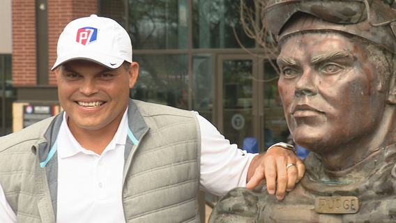 Statue of Pudge Rodriguez unveiled outside new Globe Life Field