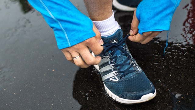 Man runs marathon distance by going back and forth for almost 7 hours on 23 foot balcony